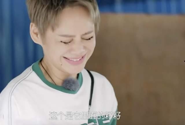 小娃吃瓜视频,萌态十足，揭秘儿童美食新风尚