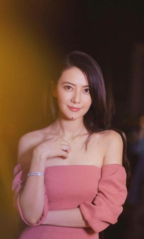 校花陈炜吃瓜视频大全集,吃瓜视频大全集，揭秘校园风云人物幕后故事